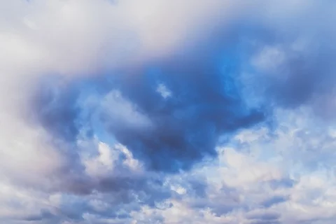 Blue sky background with white clouds Vídeo Stock 124585313