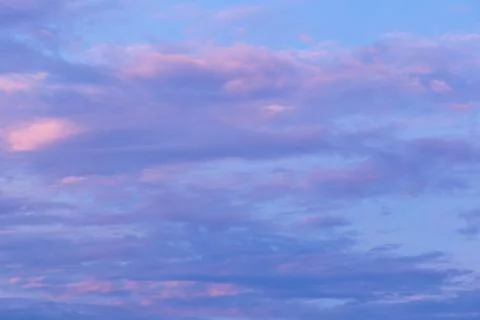 Blue sky background with white clouds, rain clouds on summer or spring day. Foto stock