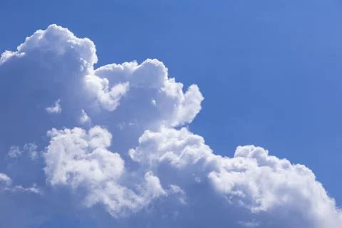 Blue sky background with white clouds, rain clouds on sunny summer or spring Foto stock