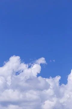 Blue sky background with white clouds, rain clouds. Foto stock