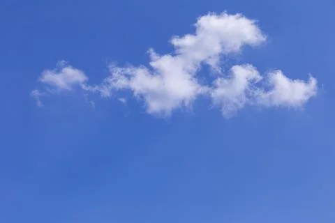 Blue sky background with white clouds, rain clouds on sunny day. Foto stock