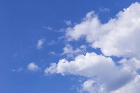 Blue sky background with white clouds, rain clouds on sunny day. Stockfoto's