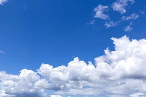 Blue sky background with white clouds, rain clouds on sunny summer or spring Foto stock