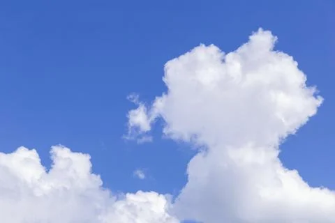 Blue sky background with white clouds, rain clouds on summer, spring day. Foto stock