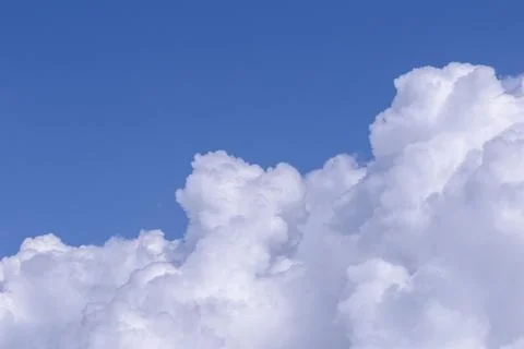 Blue sky background with white clouds on sunny day. Foto stock