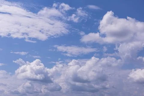 Blue sky background with white clouds on sunny day. Stockfoto's