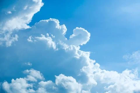 Blue sky with beautiful fluffy clouds Stock Photos