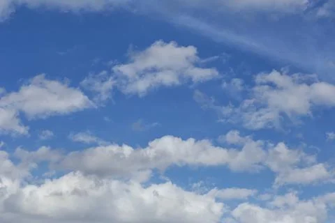 Blue sky with bright white clouds in daylight. Stock-Fotos