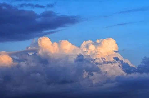 Blue sky with cloud . Dark blue sky with cloud background. Fantastic soft whi Foto stock