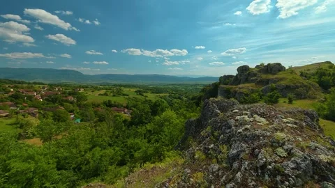 Blue sky with clouds above rocky hilltop. Vrmdza Fortress. Serbia Vídeos de archivo 338022199