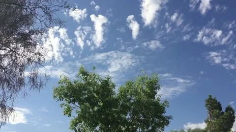 Blue Sky with clouds and airplane passing by Vídeo Stock 134909250