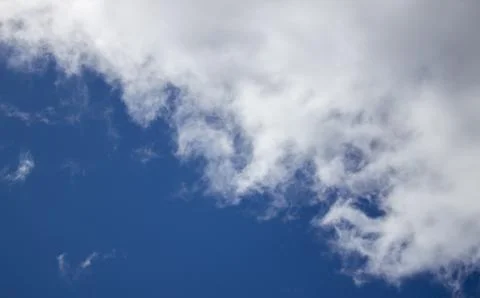 Blue sky clouds background. Beautiful landscape with clouds on sky Foto stock