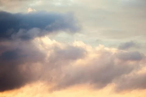 Blue sky with clouds. Clouds in the dark sky. Foto stock