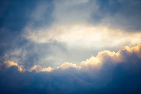 Blue sky with clouds. Clouds in the dark sky. Foto stock