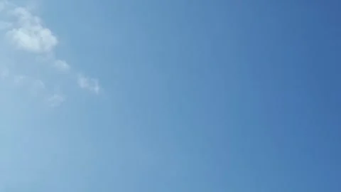 A blue sky with clouds Vidéo 345742550