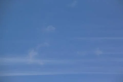 Blue sky with clouds line in a nice weather day. Foto stock