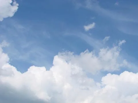 Blue sky with clouds nature for background. Pattern of clouds in the blue sky Stockfoto's