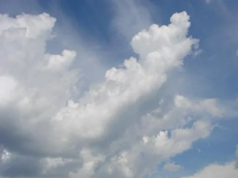 Blue sky with clouds nature for background. Pattern of clouds in the blue sky Stockfoto's