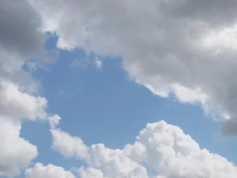 Blue sky with clouds nature for background. Pattern of clouds in the blue sky Foto stock