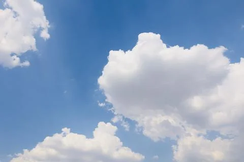 Blue sky with clouds, sky background 库存照片