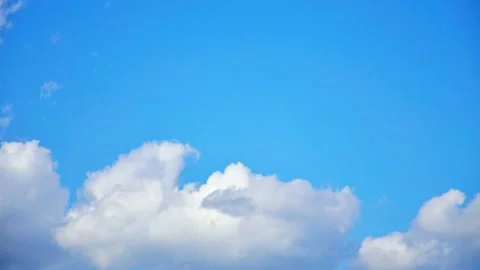 Blue sky with cumulus cloud formations blank space reveal timelapse backgroun Vidéo 200786445