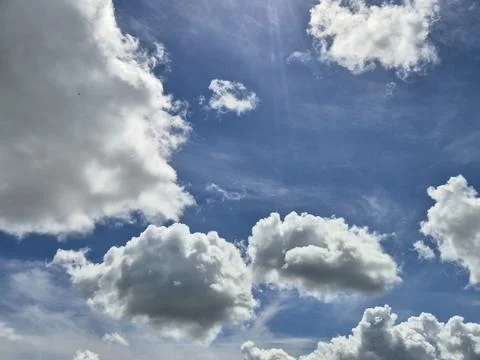Blue sky with dramatic white cumulus clouds Stock Photos