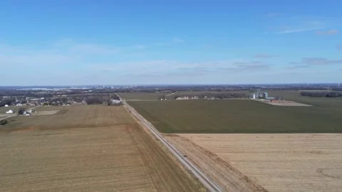 Blue sky, farm fields and train tracks near Buchannon Park, Bowling Green KY Vidéo 343032355