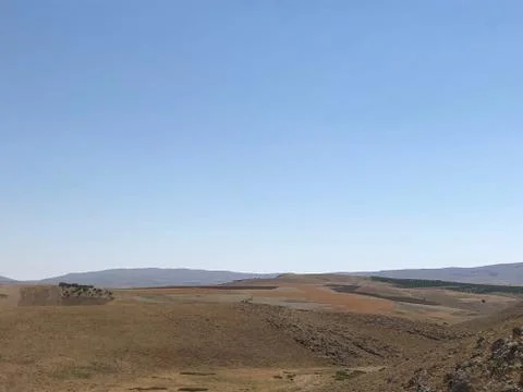 Blue Sky with Fields, Mountains Foto stock