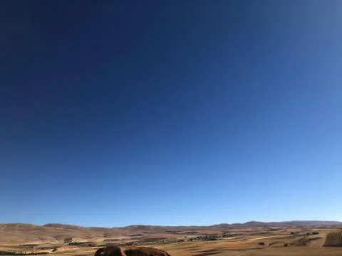 Blue Sky with Fields, Mountains Foto stock