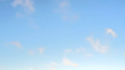 Blue sky with floating sunset clouds timelapse 스톡 동영상 82986172