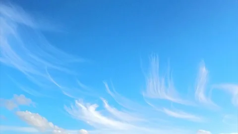 Blue sky with floating white clouds timelapse Stockbeeldmateriaal 82988225