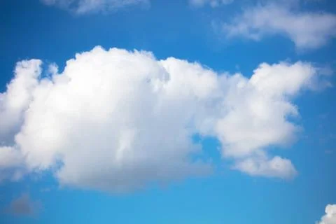  Blue sky with a fluffy white cloud. Blue sky with a fluffy white cloud. ,... Foto stock