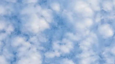 Blue Sky with Fluffy White Clouds Foto stock