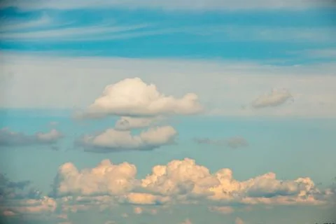 The blue sky full of white clouds Stockfoto's