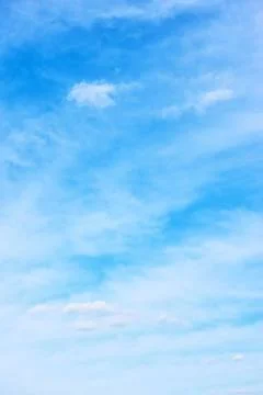 Blue sky with light clouds - vertical background Blue sky with light cloud... Foto stock