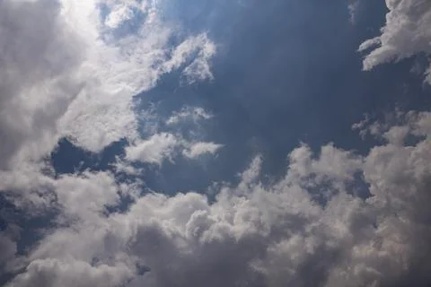 Blue sky with many clouds 库存照片
