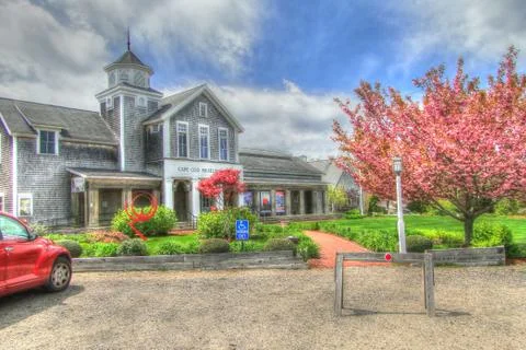 Blue sky over the Cape Cod Museum of Art in Dennis, Massachusetts Fotos Stock