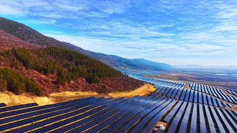 Blue sky over curving solar panel rows, Bulgaria Video stock 341758805