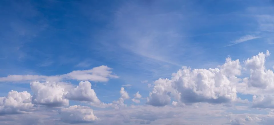 Blue sky panorama background with tiny clouds Foto stock