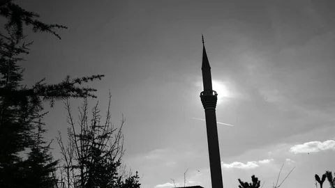 Blue sky, plane and mosque minaret, silhouette of minaret, Vídeos de archivo 105100770