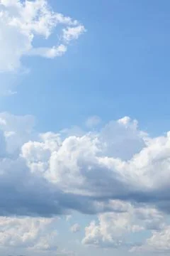 Blue Sky With Puffy Clouds Stock-Fotos
