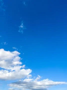 Blue Sky with Scattered Clouds Fotos Stock