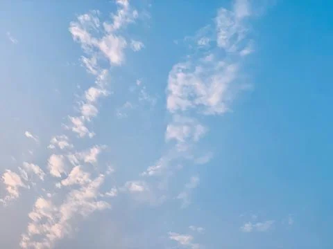 Blue Sky with Scattered Clouds Static Nature Background Stock-Fotos