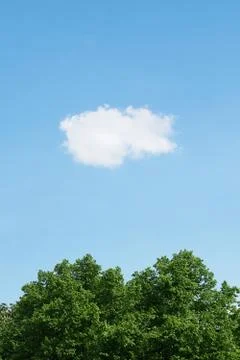 Blue sky with single cloud Foto stock