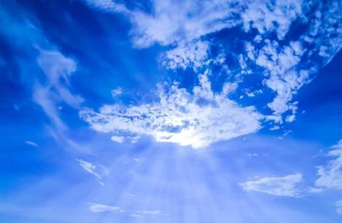 Blue sky with sunlight rays over pattaya city, thailand Foto stock