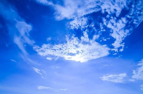 Blue sky with sunlight rays over pattaya city, thailand Foto stock