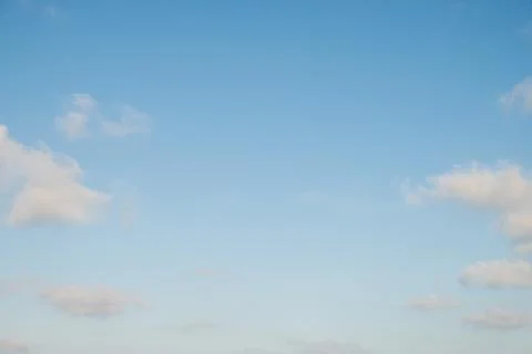 Blue sky with tiny clouds background, Foto stock