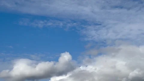 Blue Sky Transitioning from Wispy Clouds to Dramatic Cumulus Clouds 動画素材 331905343