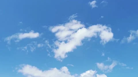 Blue sky video background, 4k video. Vidéo 134885514