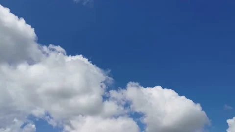 Blue sky video background, 4k video. Vidéo 134885518